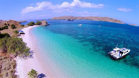 Pink Beach Kecantikan Pantai Berpasir Merah Muda Di Taman Nasional