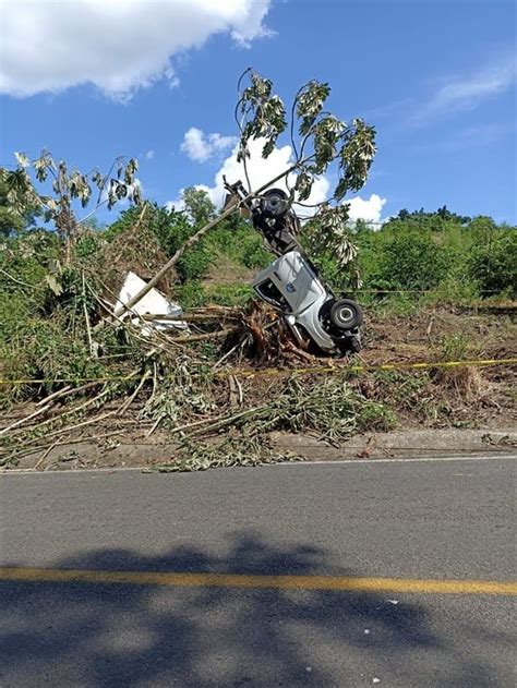 Muere Conductor En Volcadura De Camioneta En Carretera De Cotaxtla