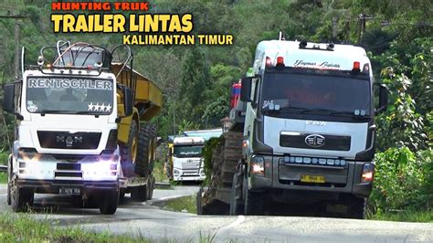 Truck Muatan Berat Kumpulan Truk Trailer Bermuatan Alat Berat Lintas