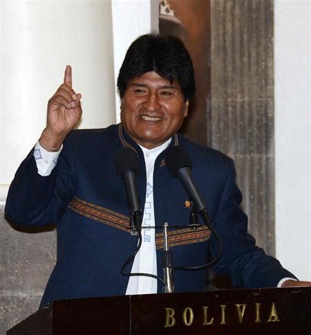 Evo Morales viaja a La Haya para presentación de memoria de demanda