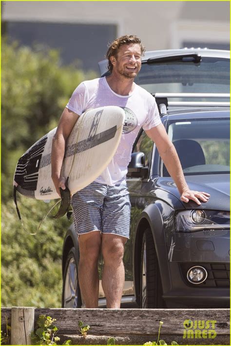 Simon Baker Goes Shirtless In Sydney Ahead Of The Mentalist Series