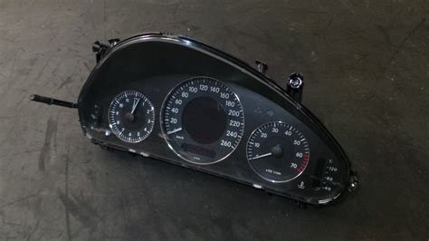 1Y309 011 Mercedes W211 E320 Benzin Tacho Kombiinstrument VDO 165 Kw