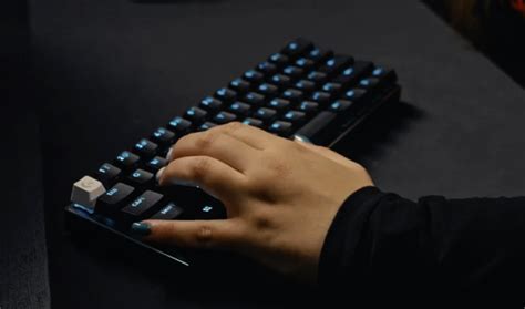 Logitech G представила беспроводную игровую клавиатуру Pro X 60 с ...