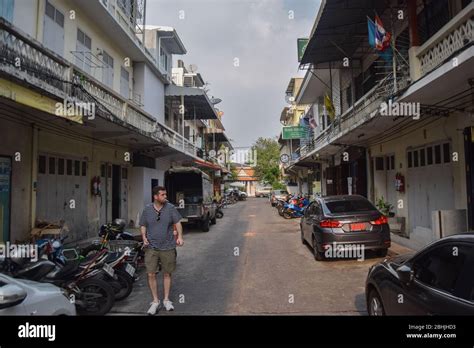 Chao Phraya River & Buddhist Temples, Bangkok 220120 Stock Photo - Alamy