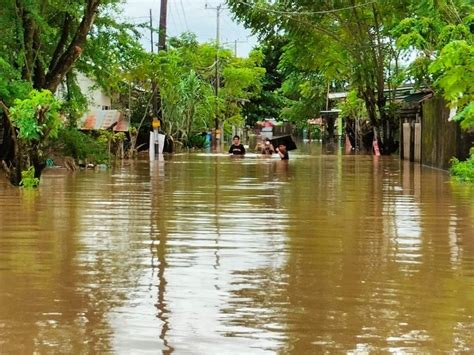 Lagi Warga Antang Blok Makassar Mengungsi Karena Banjir