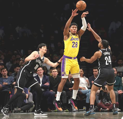 【nba】ネッツ渡辺雄太vsレイカーズ八村塁 史上初の2桁得点競演／写真特集 バスケットボールライブ速報写真ニュース 日刊スポーツ