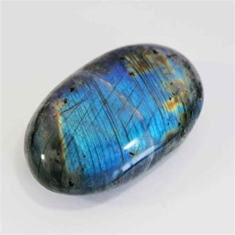 La pierre labradorite caractéristiques et bienfaits en lithothérapie