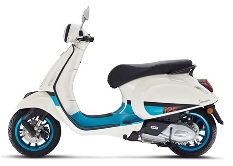 Motorrad Vergleich Vespa Primavera 125 Color Vibe 2023 Vs Vespa Sprint