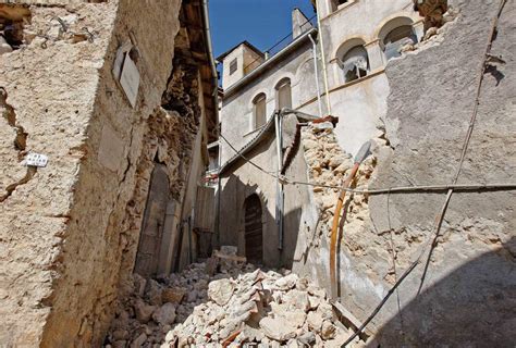 verheerendes erdbeben erschuttert italien panorama badische zeitung