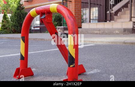 Barrera de estacionamiento manual con candado y señal de parada