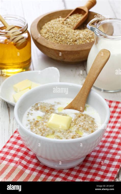 Traditional Scottish Porridge Healthy Breakfast Stock Photo Alamy