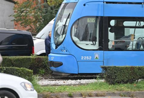 Prometni Kolaps U Zagrebu Stali Tramvaji Na Savskoj Oglasili Se Iz