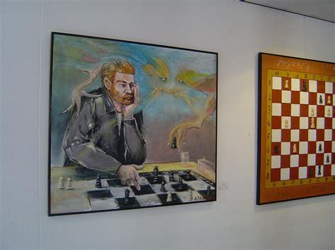 Op de bovenomloop van de Bogerd hangen van kunstenaars schilderijen en ...