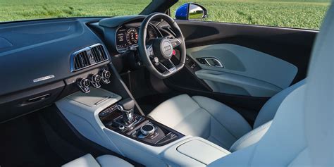 Audi R8 Interior & Infotainment | carwow