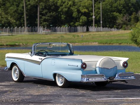 1957 Ford Fairlane 500 Skyliner