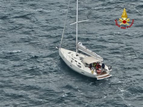 Colpito Al Volto Dal Boma Della Barca A Vela Soccorso In Mare Velista