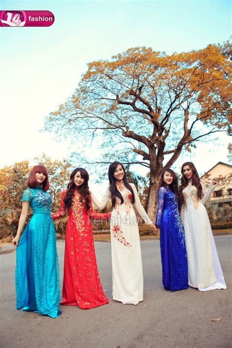 Sam Kelly các hot girl Sài Thành nữ tính với áo dài ngày đầu xuân