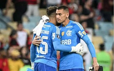 Matheus Cunha Se Despede De Santos Ap S Sa Da Do Goleiro Para O