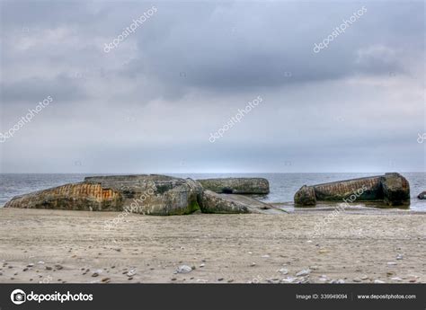 Bunker Aus Dem Weltkrieg Strand Ww Bunker Beach Stock Photo By