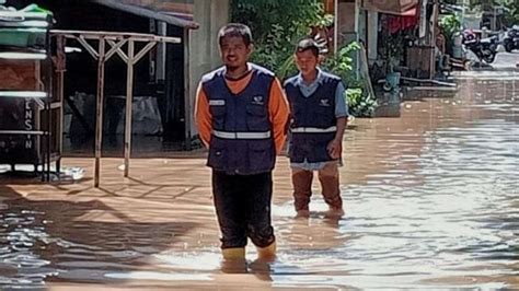 Bengawan Solo Meluap Bikin Banjir Hingga Meter Warga Mengungsi