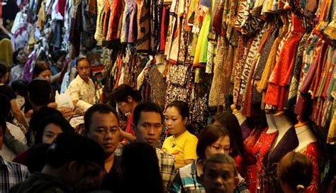 Pasar Beringharjo Mulai Buka Sampai Malam Turis Antusias Travel