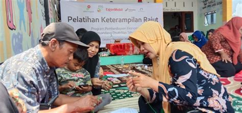 Emcl Beri Pelatihan Merajut Kaum Difabel Untuk Kembangkan Ekonomi