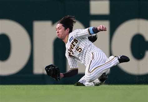 阪神・近本 世紀のキャッチ＆v撃で100周年甲子園初陣飾る 岡田監督も絶賛「近本のプレー大きかった」― スポニチ Sponichi Annex 野球