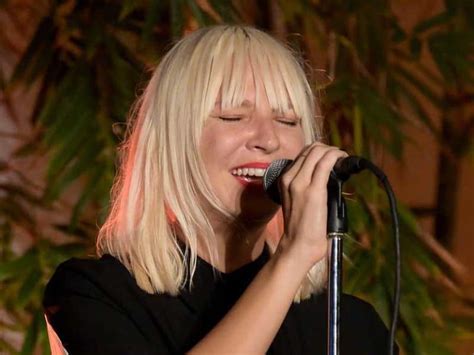 How Is Sia Without Wig? Still Shines Like A Chandelier - Lewigs