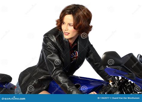 Fille De Brunette Sur La Jupe En Cuir De Moto Image Stock Image Du Doux Conduite 1362077