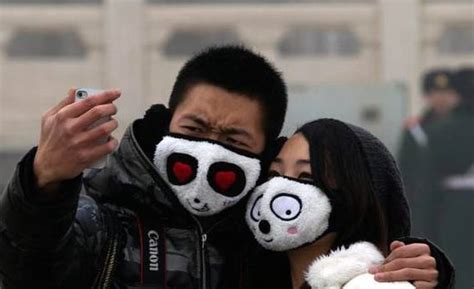 Styling Pollution: the Smog Masks on the streets of China - Art-Sheep