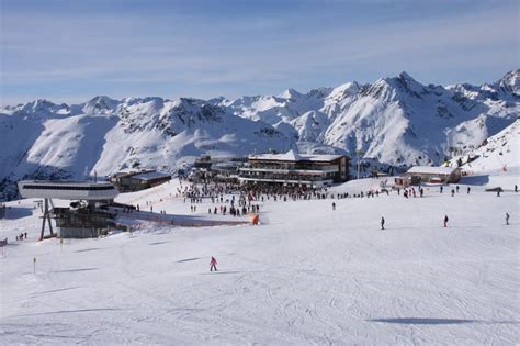 TOP 3 Beginner-Friendly Ski Resorts in the Alps - Alps2Alps Transfer Blog