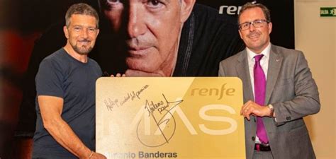 El Presidente De Renfe Ra L Blanco Junto A Antonio Banderas Presenta