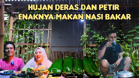 SUASANA YG DIRINDUKAN ORANG KOTA MEMBUAT NASI BAKAR SAAT HUJAN DERAS