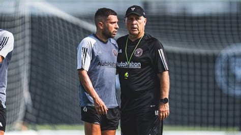 Jordi Alba completes first training session with Inter Miami - AS USA