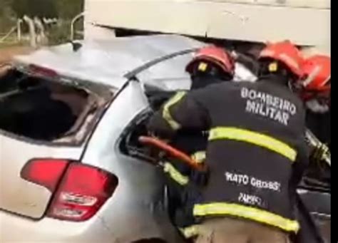 Carro Bate De Frente Carreta E Mata Dois Jovens Em Rodovia De Mt