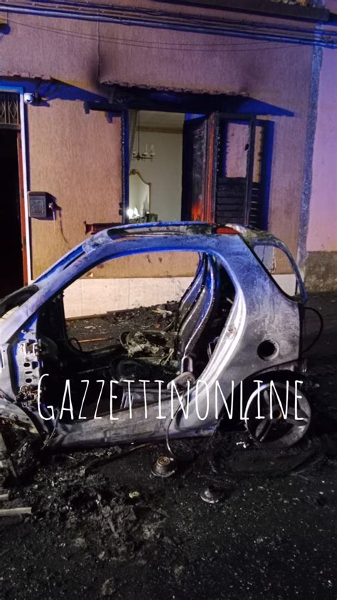 Aci Castello Incendio Auto Nella Notte Una Donna Intossicata