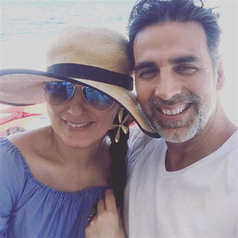 akshay kumar wife  enchanting pictures reviewitpk