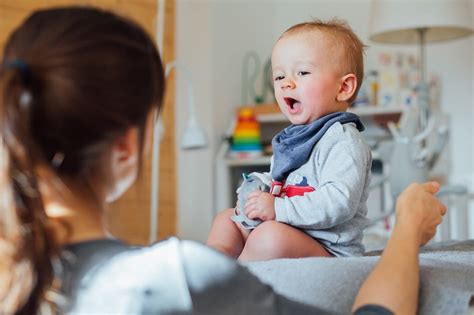 Baby fördern Säuglinge frühzeitig in der Entwicklung fördern