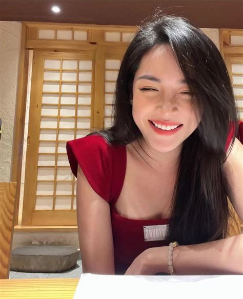 Hot girl phẫu thuật thẩm mỹ Vũ Thanh Quỳnh sau năm đập đi xây lại Sự nghiệp rực rỡ nhan