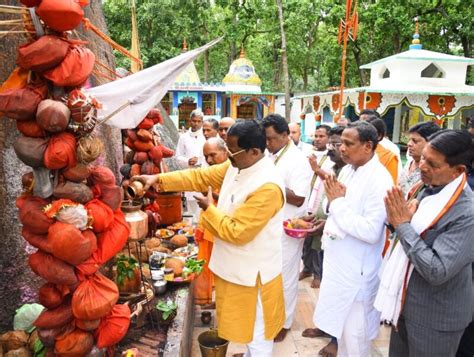 संस्कृति मंत्री भगत ने भगवान भूतेश्वरनाथ की पूजा अर्चना कर