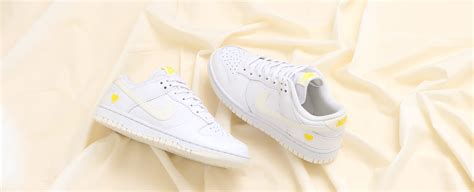 Nike Wmns Dunk Low Whitesail Opti Yellow 23sp I