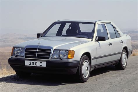 Mercedes-Benz 260 E - 🚗 car technical specifications