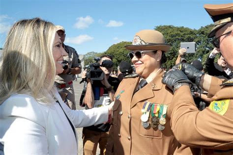 Cida dá posse à primeira mulher no comando geral da PM do Paraná O