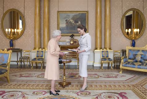 ANGELINA JOLIE Meets Queen Elizabeth II at Buckingham Palace - HawtCelebs