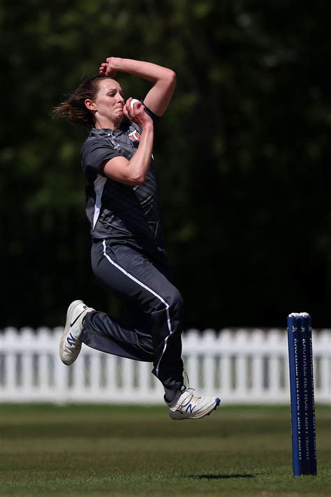 Kate Cross proved crucial in the death overs | ESPNcricinfo.com