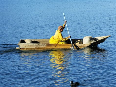 Gambar Danau Mendayung Kendaraan Sampan Kecil Orang Eskimo