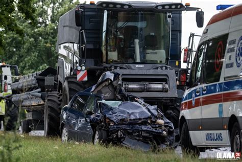 Śmiertelny wypadek pod Wrocławiem Osobówka zderzyła się z kombajnem