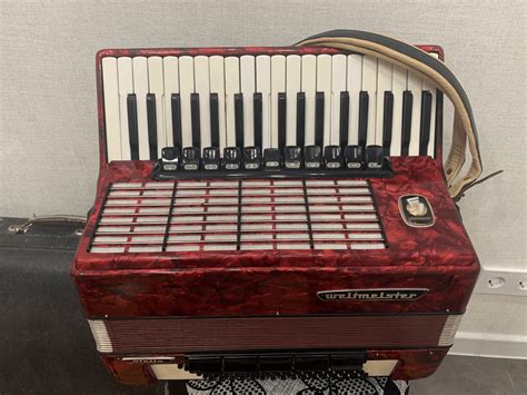 Acordeon german Weltmeister Stella 96 bași in stare ideal
