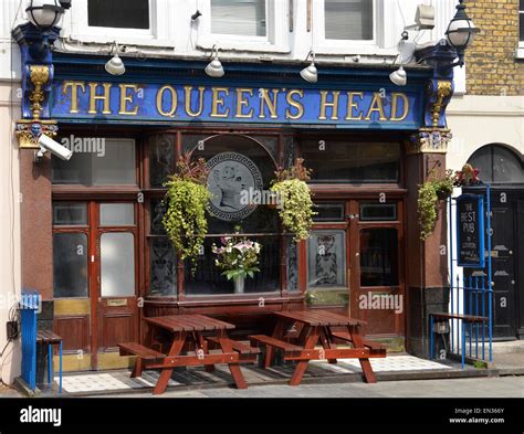 The Queens Head Public House In Acton Street Kings Cross London Stock