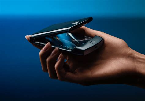 Motorola Razr Flip Phone Returns With Bendy Screen—specs Price And